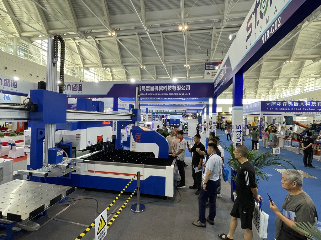 柔性折弯中心成钣金车间降本增效新引擎 青岛盛通亿元制造投入与二十年积淀构筑国产底气 柔性折弯中心成钣金车间降本增效新引擎 青岛盛通亿元制造投入与二十年积淀构筑国产底气